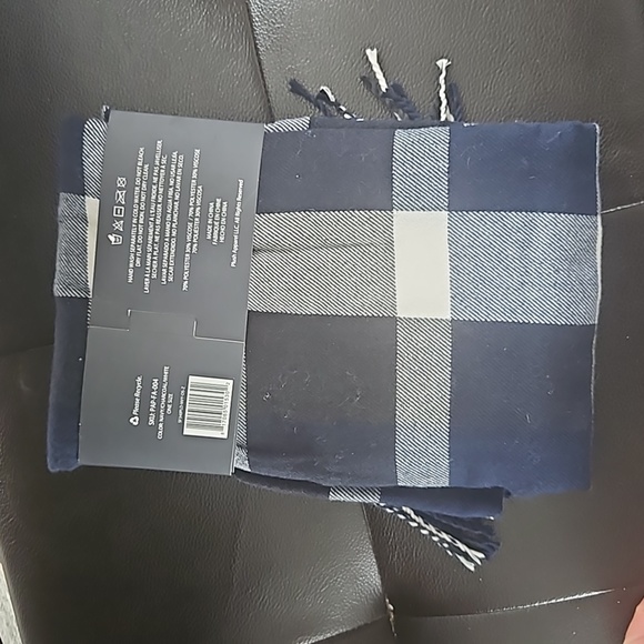 Scarf - Picture 2 of 3